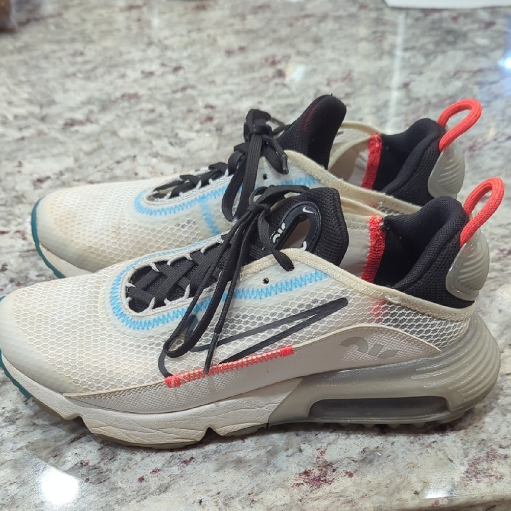 Nike White and Black Sneakers with Air Max Cushioning